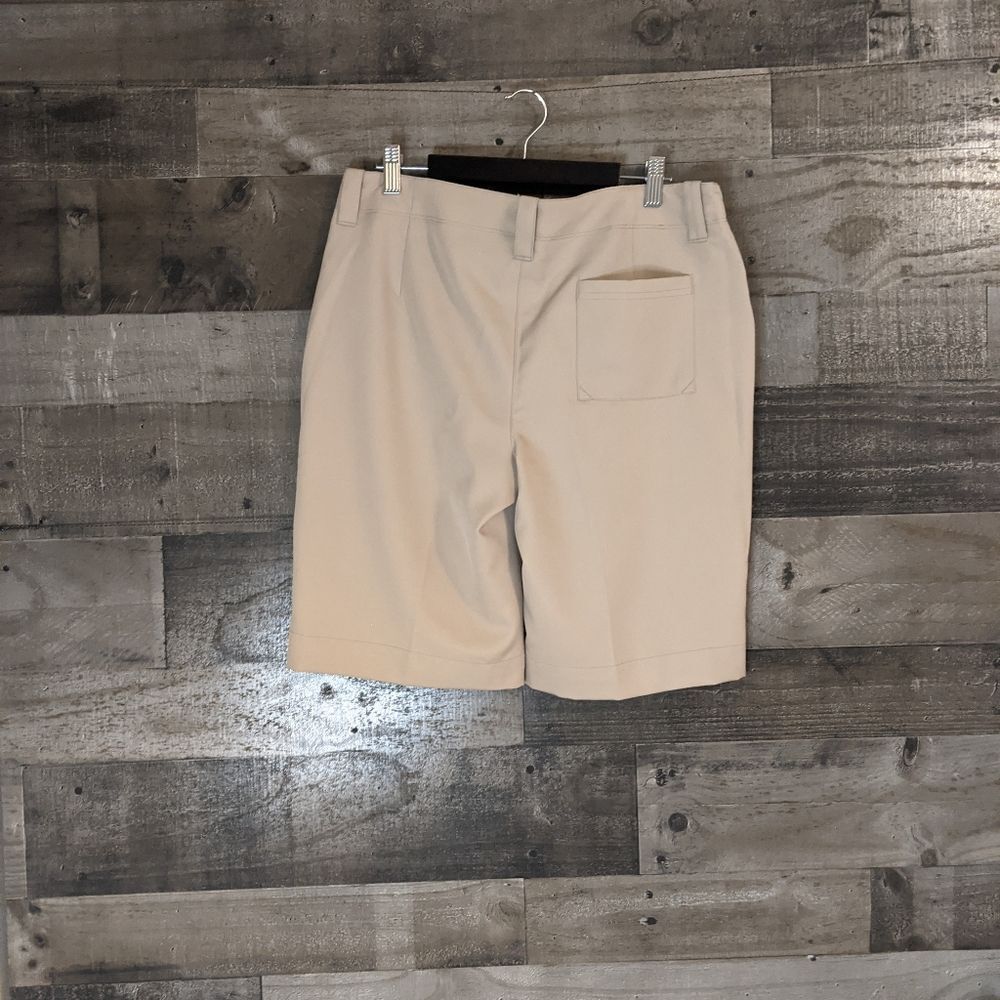 PGA Tour ladies golf shorts size 8 - Picture 3 of 3